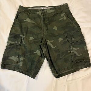 Lee Men's Green Camouflage Cargo Shorts